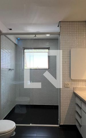 Casa à venda com 450m², 4 quartos e 4 vagas Casa à venda com 450m², 4 quartos e 4 vagasBanheiro da Suíte 1