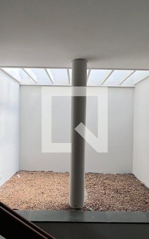 Casa à venda com 450m², 4 quartos e 4 vagas Casa à venda com 450m², 4 quartos e 4 vagasLiving