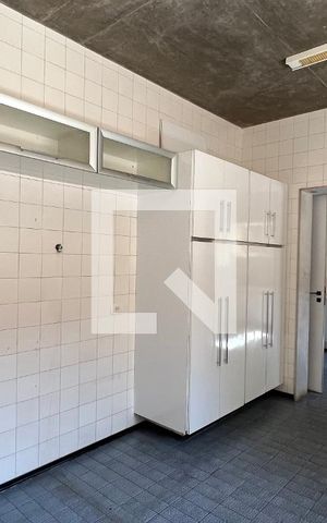 Casa à venda com 450m², 4 quartos e 4 vagas Casa à venda com 450m², 4 quartos e 4 vagasCozinha
