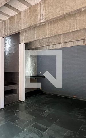 Casa à venda com 450m², 4 quartos e 4 vagas Casa à venda com 450m², 4 quartos e 4 vagasSalão