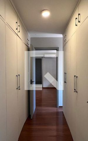Casa à venda com 450m², 4 quartos e 4 vagas Casa à venda com 450m², 4 quartos e 4 vagasCloset da suíte 1