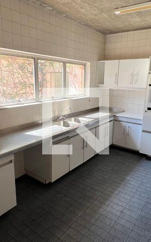 Casa à venda com 450m², 4 quartos e 4 vagas Casa à venda com 450m², 4 quartos e 4 vagasCozinha