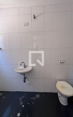 Casa à venda com 450m², 4 quartos e 4 vagas Casa à venda com 450m², 4 quartos e 4 vagasBanheiro da edícula