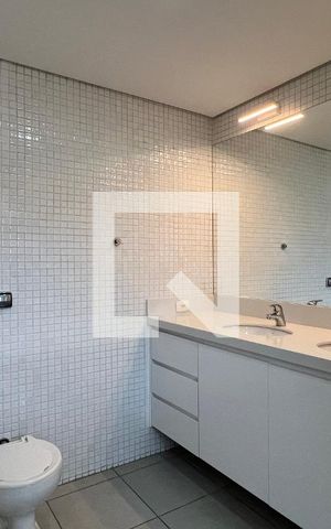 Casa à venda com 450m², 4 quartos e 4 vagas Casa à venda com 450m², 4 quartos e 4 vagasBanheiro da Suíte 2