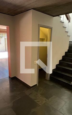 Casa à venda com 450m², 4 quartos e 4 vagas Casa à venda com 450m², 4 quartos e 4 vagasHall