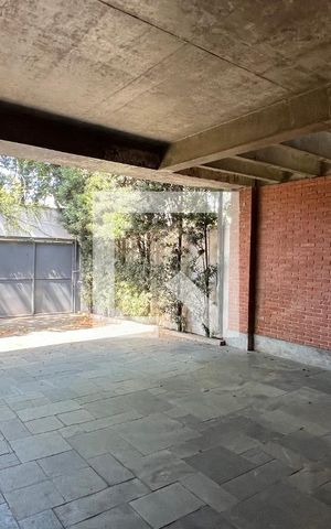Casa à venda com 450m², 4 quartos e 4 vagas Casa à venda com 450m², 4 quartos e 4 vagasGaragem