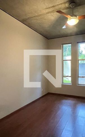 Casa à venda com 450m², 4 quartos e 4 vagas Casa à venda com 450m², 4 quartos e 4 vagasEscritório