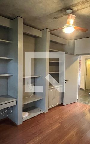 Casa à venda com 450m², 4 quartos e 4 vagas Casa à venda com 450m², 4 quartos e 4 vagasEscritório
