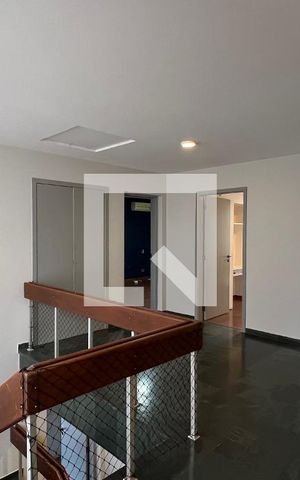 Casa à venda com 450m², 4 quartos e 4 vagas Casa à venda com 450m², 4 quartos e 4 vagasLiving
