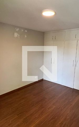 Casa à venda com 450m², 4 quartos e 4 vagas Casa à venda com 450m², 4 quartos e 4 vagasQuarto 1