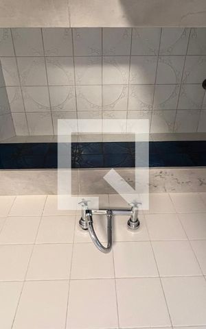Casa à venda com 450m², 4 quartos e 4 vagas Casa à venda com 450m², 4 quartos e 4 vagasBanheiro