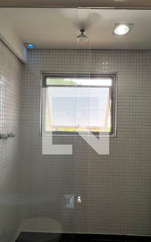 Casa à venda com 450m², 4 quartos e 4 vagas Casa à venda com 450m², 4 quartos e 4 vagasBanheiro da Suíte 1
