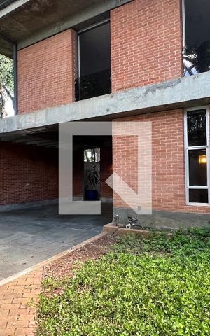 Casa à venda com 450m², 4 quartos e 4 vagas Casa à venda com 450m², 4 quartos e 4 vagasGaragem