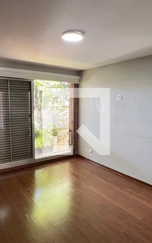 Casa à venda com 450m², 4 quartos e 4 vagas Casa à venda com 450m², 4 quartos e 4 vagasSuite 2