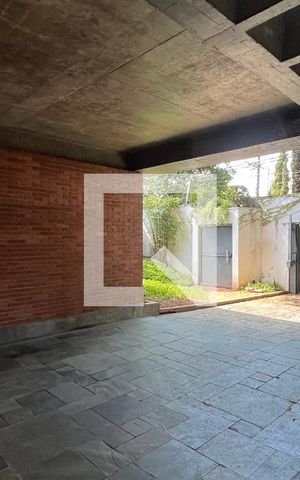 Casa à venda com 450m², 4 quartos e 4 vagas Casa à venda com 450m², 4 quartos e 4 vagasGaragem