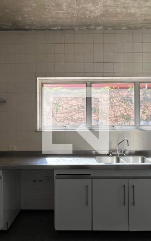 Casa à venda com 450m², 4 quartos e 4 vagas Casa à venda com 450m², 4 quartos e 4 vagasCozinha