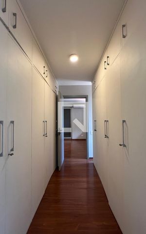 Casa à venda com 450m², 4 quartos e 4 vagas Casa à venda com 450m², 4 quartos e 4 vagasCloset da suíte 1