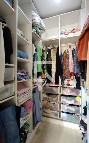 Casa de condomínio à venda com 187m², 4 quartos e 1 vagaCloset do Quarto 2 - Suíte