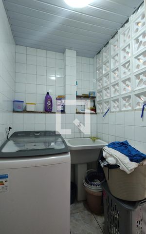Casa de condomínio à venda com 187m², 4 quartos e 1 vagaÁrea de Serviço