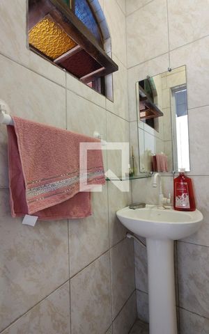 Casa de condomínio à venda com 187m², 4 quartos e 1 vagaLavabo