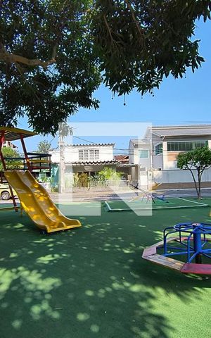 Casa de condomínio à venda com 187m², 4 quartos e 1 vaga Casa de condomínio à venda com 187m², 4 quartos e 1 vagaÁrea comum - Playground