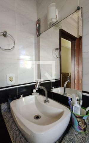 Casa de condomínio à venda com 187m², 4 quartos e 1 vagaBanheiro Social 2