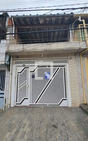 Casa à venda com 94m², 2 quartos e 1 vaga Casa à venda com 94m², 2 quartos e 1 vagaFachada