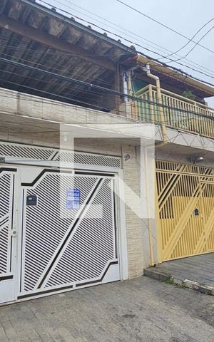 Casa à venda com 94m², 2 quartos e 1 vaga Casa à venda com 94m², 2 quartos e 1 vagaFachada