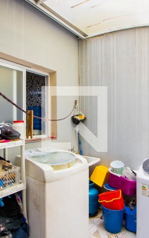 Casa à venda com 72m², 4 quartos e 2 vagasÁrea de serviço