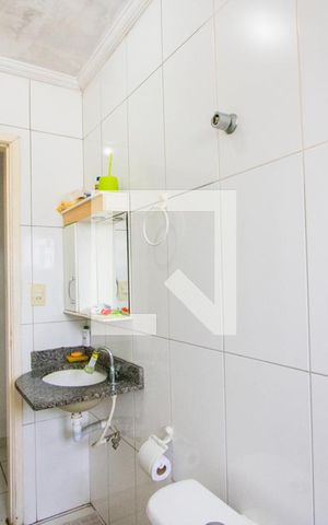 Casa à venda com 72m², 4 quartos e 2 vagasBanheiro