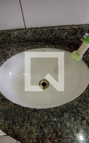 Casa à venda com 72m², 4 quartos e 2 vagasBanheiro