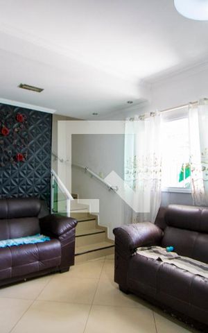 Casa à venda com 72m², 4 quartos e 2 vagasSala