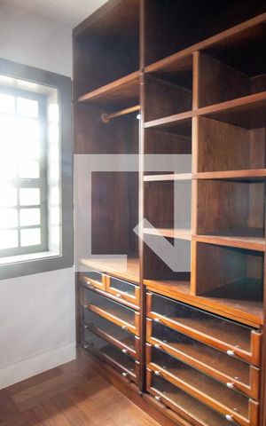 Casa para alugar com 450m², 5 quartos e 3 vagasCloset da suíte 4