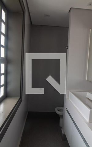Casa para alugar com 450m², 5 quartos e 3 vagasBanheiro da Suíte 4 - Senhor