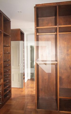Casa para alugar com 450m², 5 quartos e 3 vagasCloset da suíte 4