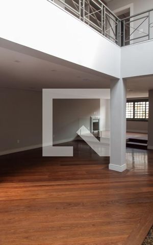 Casa para alugar com 450m², 5 quartos e 3 vagasSala
