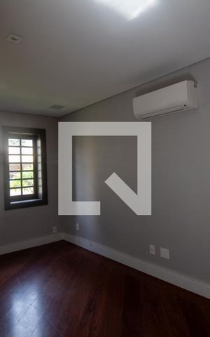 Casa para alugar com 450m², 5 quartos e 3 vagasSala de TV