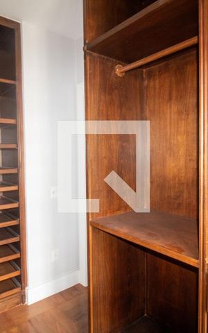 Casa para alugar com 450m², 5 quartos e 3 vagasCloset da suíte 4