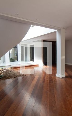 Casa para alugar com 450m², 5 quartos e 3 vagasSala