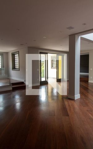 Casa para alugar com 450m², 5 quartos e 3 vagasSala