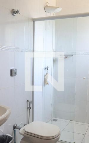 Casa à venda com 190m², 3 quartos e 2 vagas Casa à venda com 190m², 3 quartos e 2 vagasBanheiro da Suíte 3