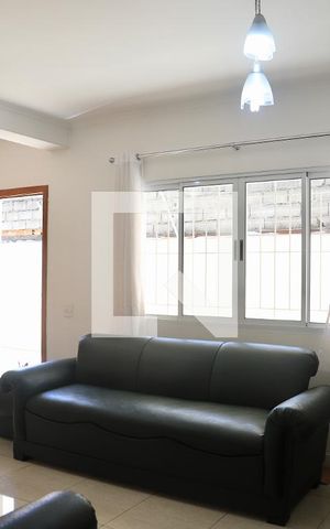 Casa à venda com 190m², 3 quartos e 2 vagas Casa à venda com 190m², 3 quartos e 2 vagasSala