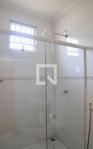 Casa à venda com 190m², 3 quartos e 2 vagas Casa à venda com 190m², 3 quartos e 2 vagasBanheiro da Suíte 2
