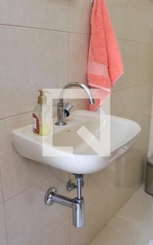 Casa à venda com 190m², 3 quartos e 2 vagas Casa à venda com 190m², 3 quartos e 2 vagasLavabo