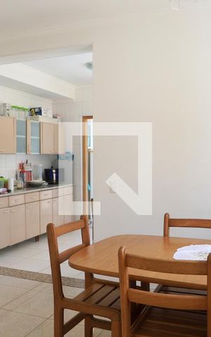 Casa à venda com 190m², 3 quartos e 2 vagas Casa à venda com 190m², 3 quartos e 2 vagasSala de Jantar