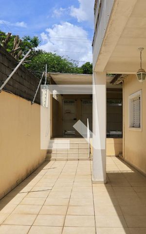 Casa à venda com 190m², 3 quartos e 2 vagas Casa à venda com 190m², 3 quartos e 2 vagasEntrada
