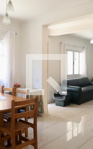 Casa à venda com 190m², 3 quartos e 2 vagas Casa à venda com 190m², 3 quartos e 2 vagasSala de Jantar