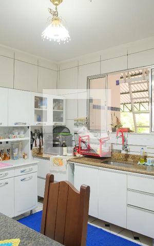 Casa à venda com 411m², 2 quartos e 2 vagasCozinha