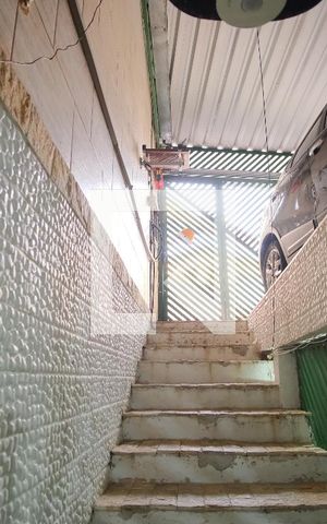 Casa à venda com 411m², 2 quartos e 2 vagasEscada