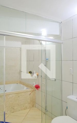Casa à venda com 411m², 2 quartos e 2 vagasBanheiro da Suíte